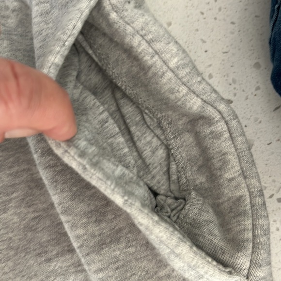 Sold Out
Land Rover Gray Core Fleece Sweat Shorts - Picture 3 of 7